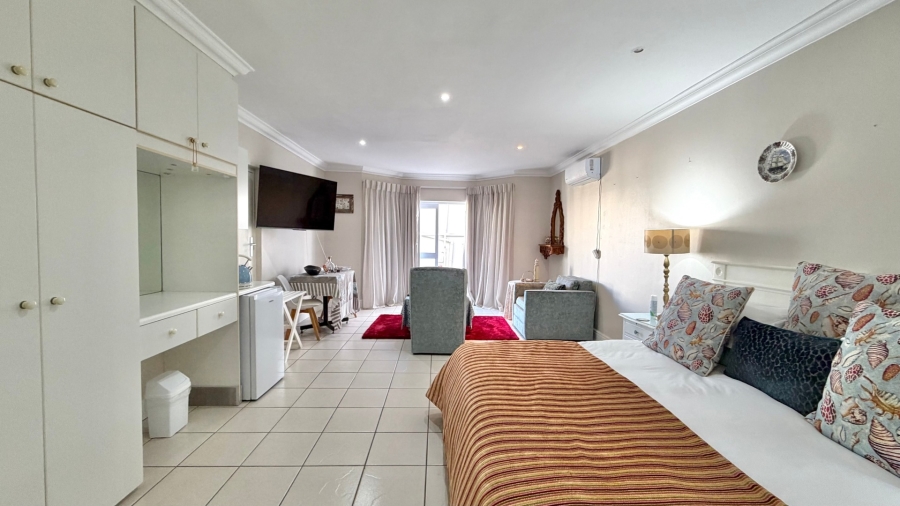 6 Bedroom Property for Sale in Gordons Bay Village Western Cape